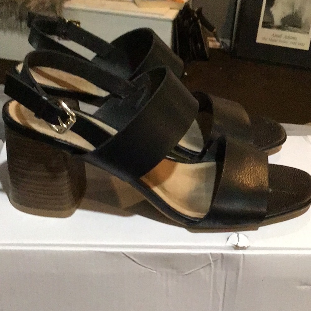 Black Old Navy kitten heels